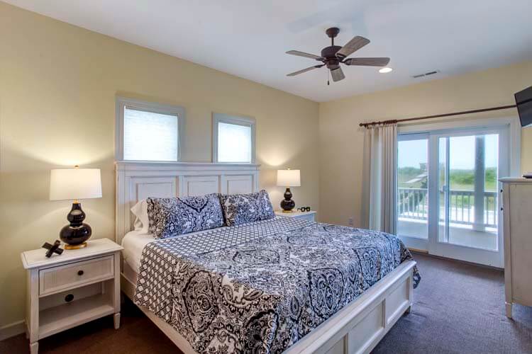 1st Floor King with Private Bath