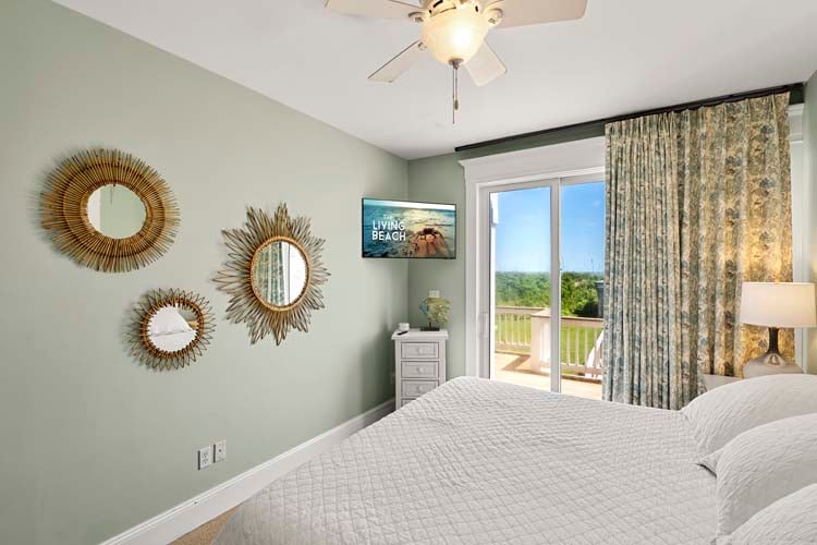 1st Floor King with Shared Bath