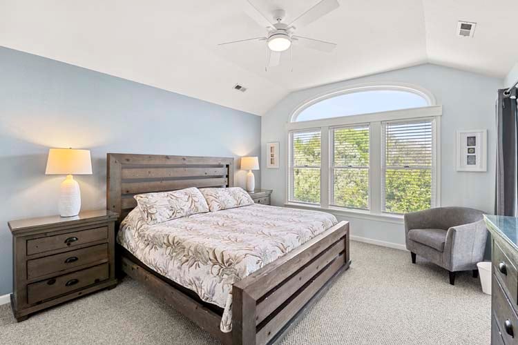 2nd Floor King with Private Bath