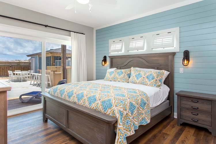 1st Floor King with Private Bath