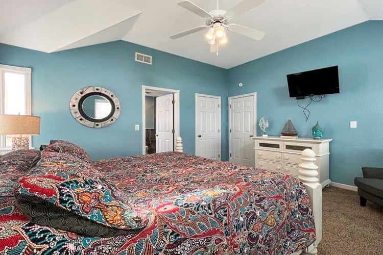 2nd Floor King with Private Bath