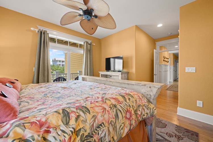 1st Floor King with Private Bath