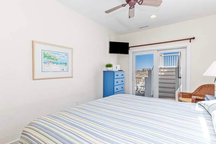 1st Floor King with Private Bath