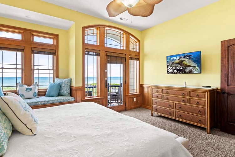 2nd Floor King with Private Bath