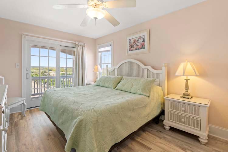 1st Floor King with Private Bath