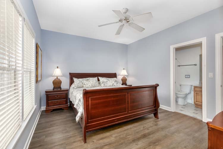 1st Floor King with Private Bath