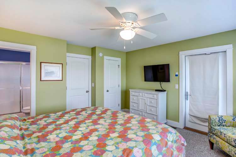 1st Floor King with Private Bath