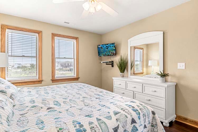 2nd Floor King with Private Bath