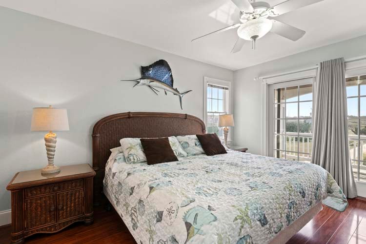 1st Floor King with Private Bath (Offshore)