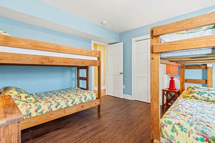 1st Floor Twin Bunks with Shared Bath