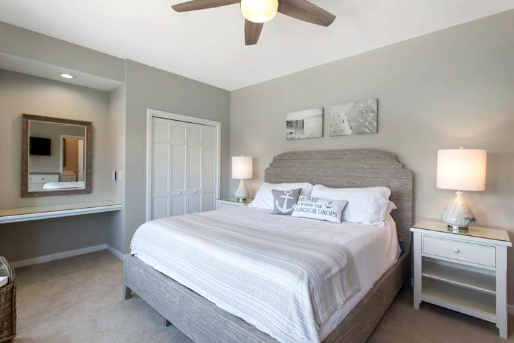 1st Floor King with Private Bath