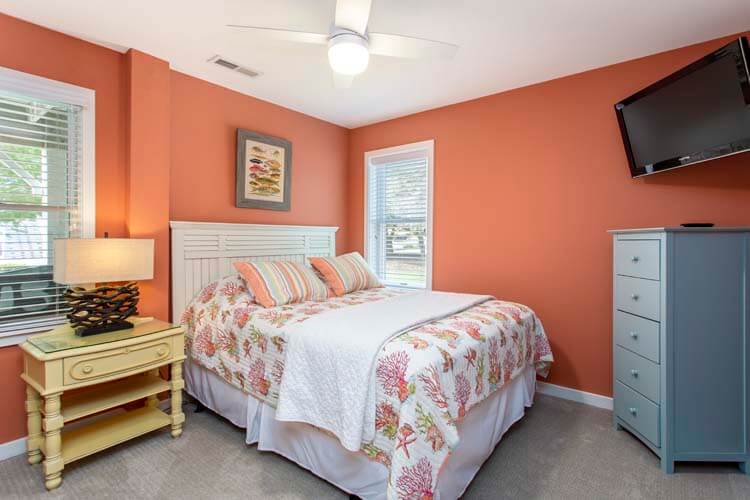 Ground Floor Queen with Private Bath