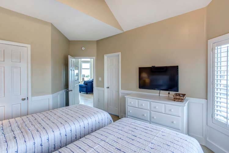 1st Floor Twins with Shared Bath