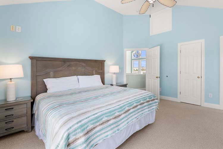 2nd Floor King with Private Bath