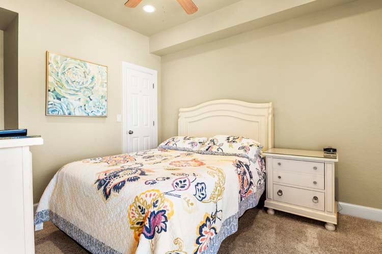 Ground Floor Queen with Private Bath