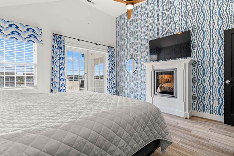 2nd Floor King with Private Bath