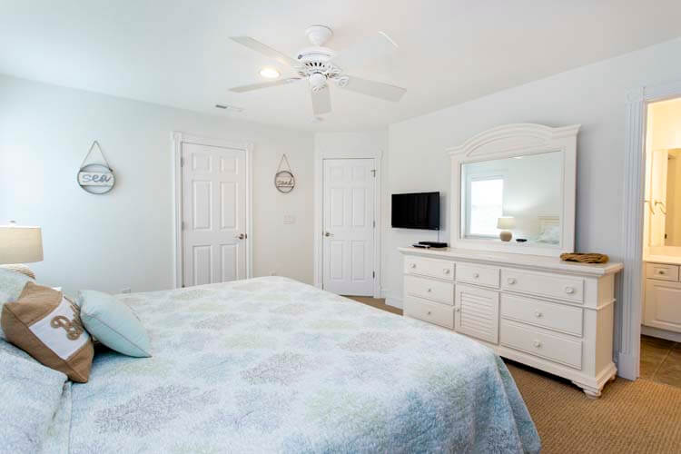 1st Floor King with Private Bath