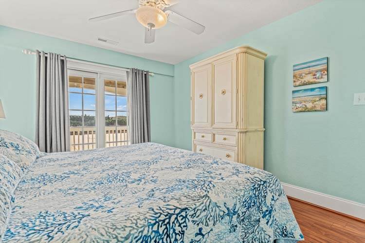 Ground Floor King with Private Bath (Yellow Fin)