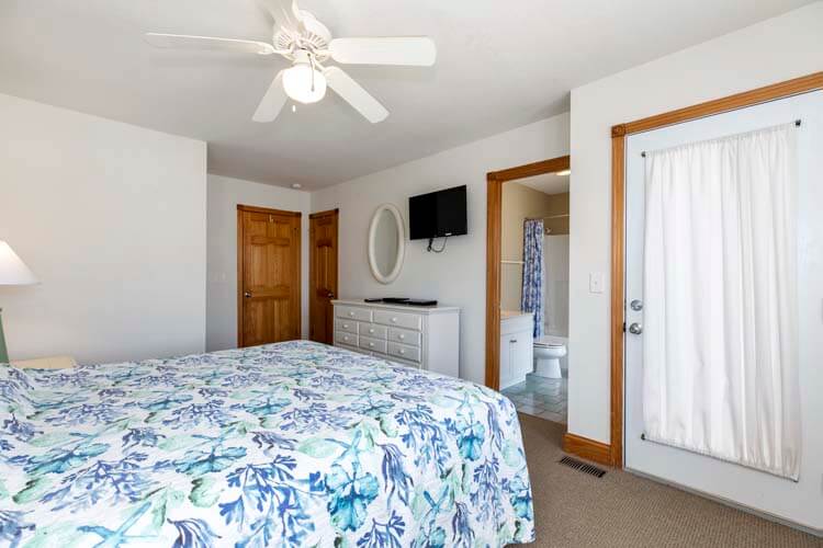 1st Floor King with Private Bath