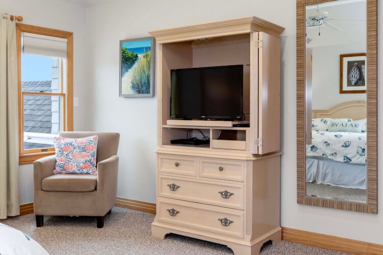 2nd Floor King with Private Bath