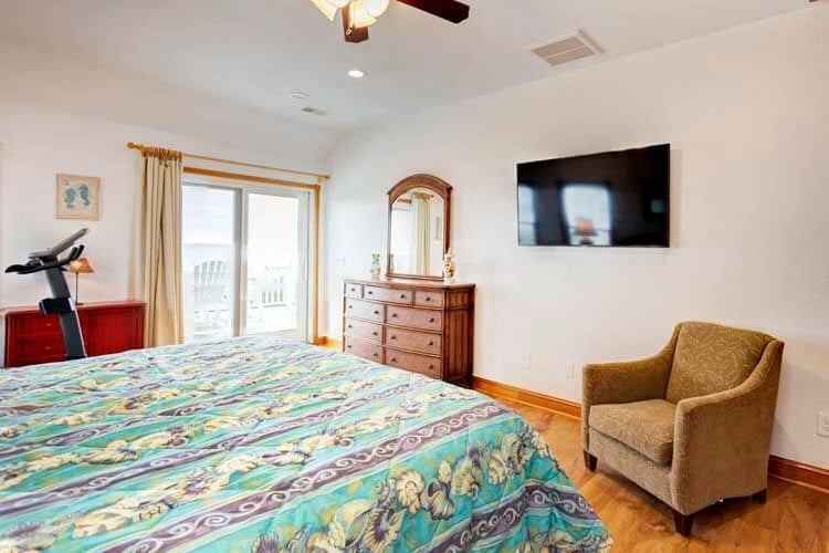 2nd Floor King with Private Bath