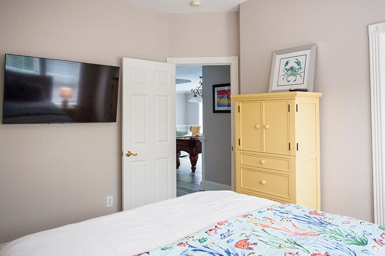 Ground Floor Queen with Shared Bath