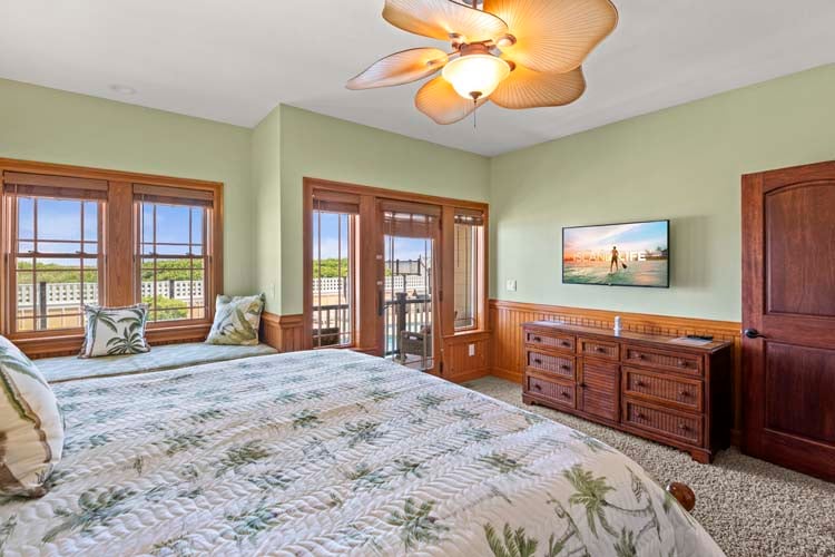 1st Floor King with Private Bath