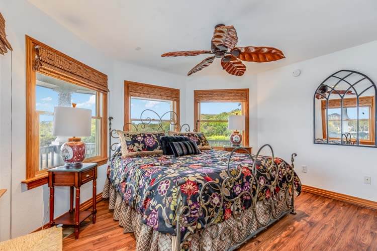 1st Floor King with Private Bath