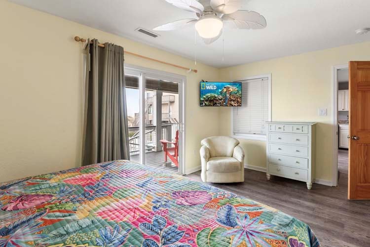 1st Floor King with Private Bath