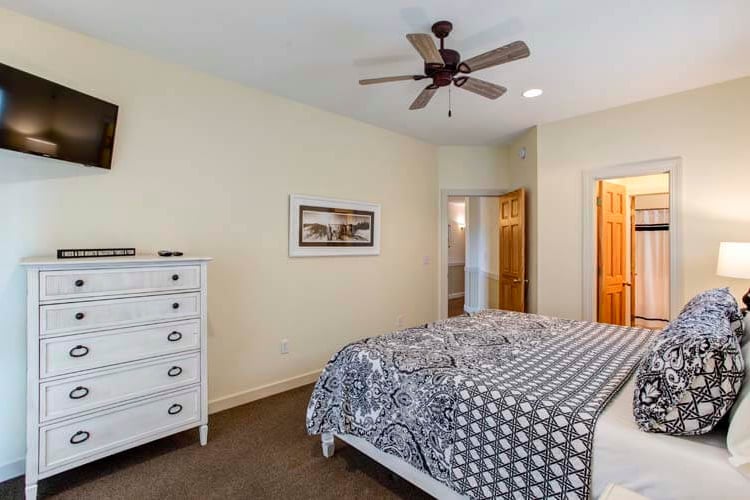 1st Floor King with Private Bath