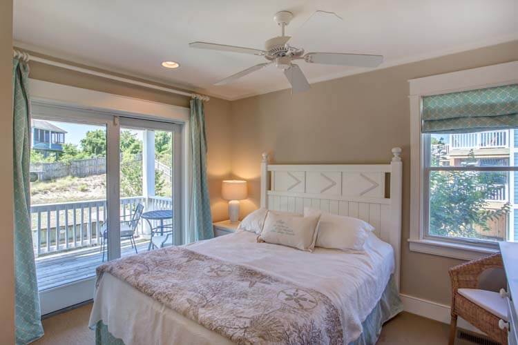 1st Floor Queen with Private Bath