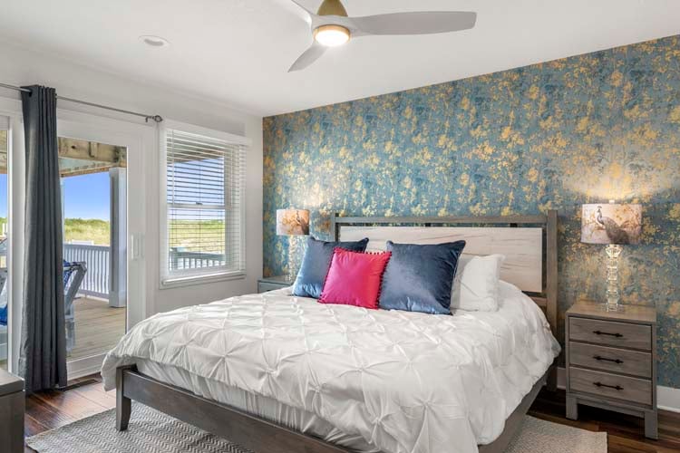 1st Floor King with Private Bath