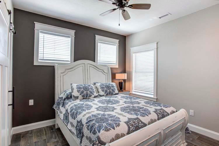 1st Floor Queen with Private Bath (5)