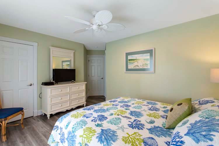 1st Floor Queen with Private Bath