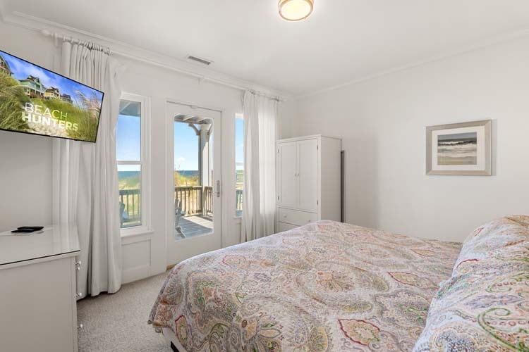 1st Floor King with Private Bath