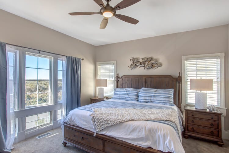 1st Floor King with Private Bath