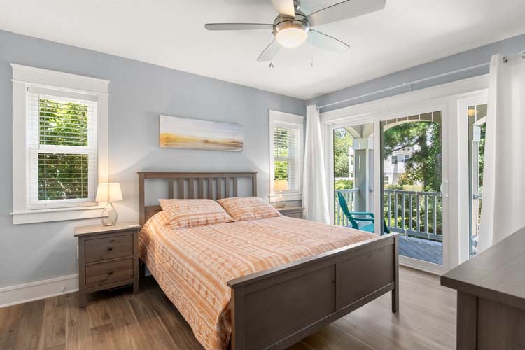 1st Floor Queen with Private Bath