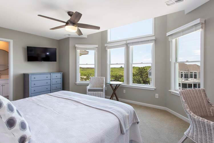 2nd Floor King with Private Bath