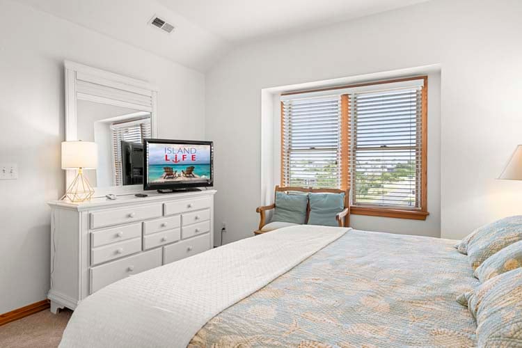 2nd Floor King with Private Bath