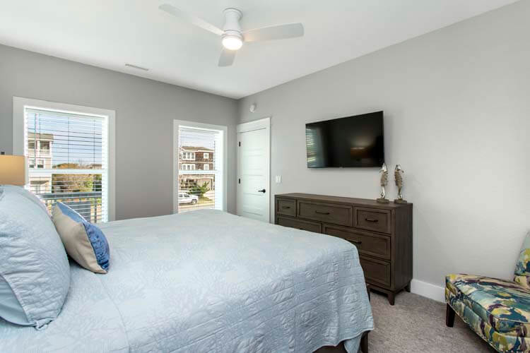 1st Floor King with Private Bath