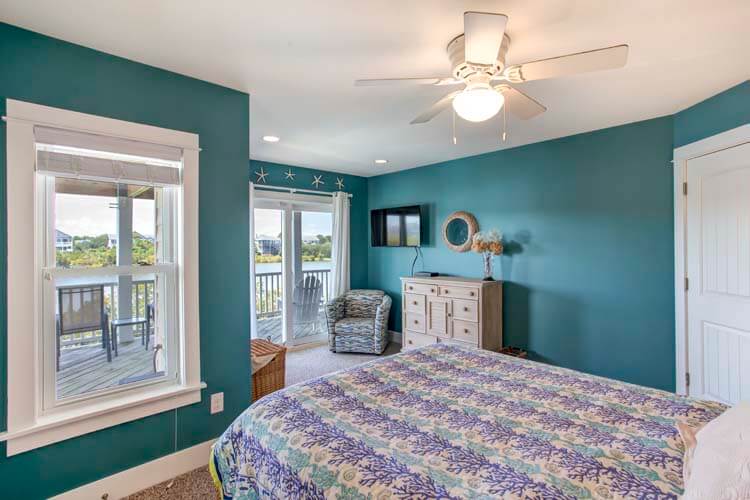 1st Floor Queen with Private Bath