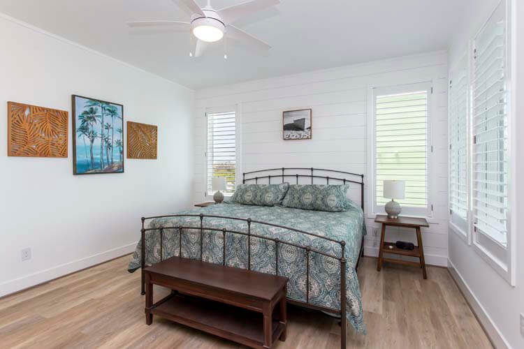 1st Floor King with Private Bath