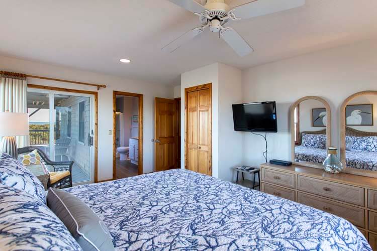 1st Floor King with Shared Bath