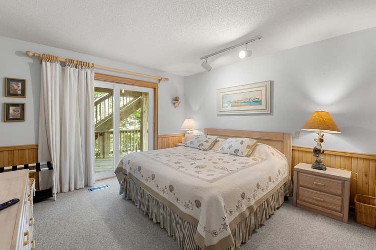 1st Floor King with Private Bath