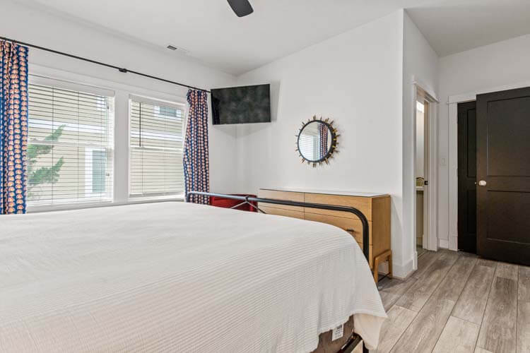 Ground Floor King with Private Bath