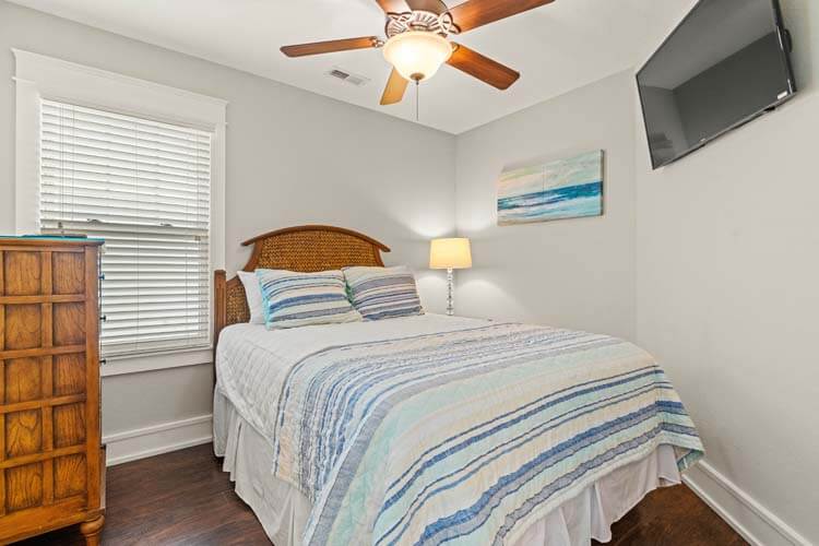 Ground Floor Queen with Private Bath