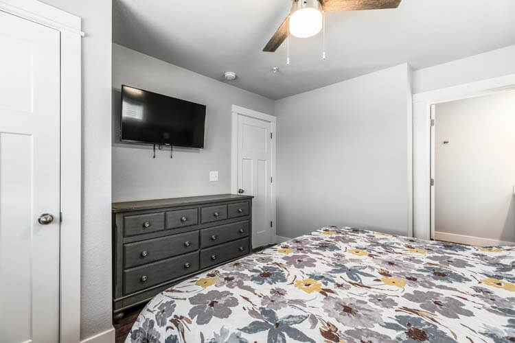 1st Floor King with Private Bath