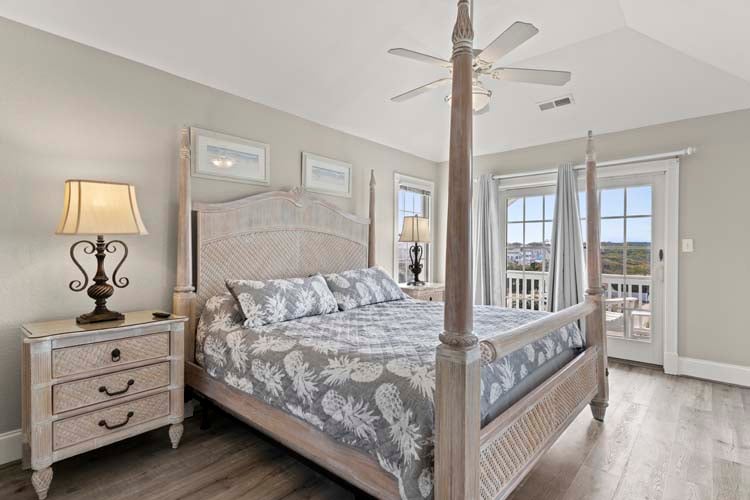 2nd Floor King with Private Bath (Captain's Quarters)