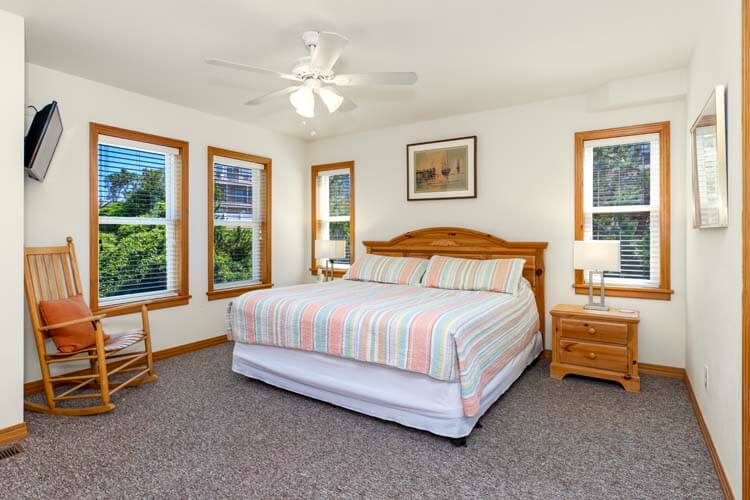 1st Floor King with Private Bath