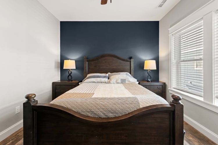 1st Floor Queen with Shared Bath (9)